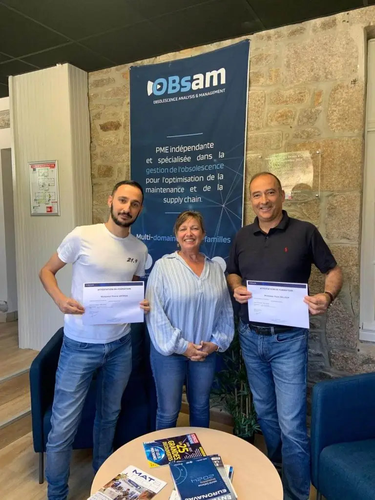 Participants diplômés de la formation professionnelle OBSAM Académie aux côtés de Nathalie Barat Vandamme, Présidente fondatrice d'OBSAM